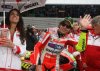 Valentino Rossi continue de faire le clown sur la grille de départ...manière de masquer son désarroi ?