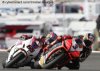 Max Biaggi résiste aux attaques de Jonathan Rea