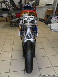 Une moto2 en tubes d'acier