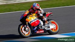 Casey Stoner commence bien ce week end espagnol ! il s' empare du meilleur temps des séances libres.