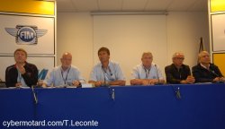 Au centre de l'image Paul Duparc de la CCR, et le 2e personnage à partir de la droite est Vito Ippolito, le PDT de la FIM