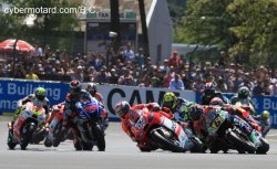 Holeshot signé par Dovizioso !