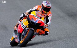 Stoner décroche la pole provisoire à Estoril, sur piste sèche