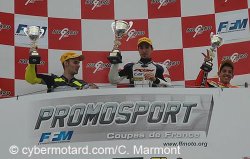 Le podium des 125 à Nogaro, dominé par les pré GP.