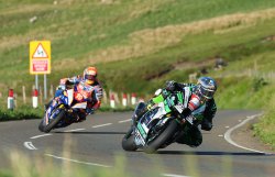 Peter Hickman pose son empreinte en superstock