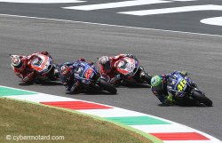 Rossi signe le holeshot !