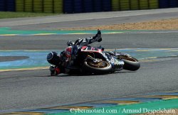 La première chute des 24h pour l'Aprilia