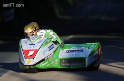 Molyneux/Farrance seuls en dessous des 20 mn au tour en side car !