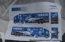 Un camion aux couleurs de Yamaha racing France