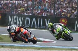Malgré 3 secondes de retard sur Ianonne, Marc Marquez remporte la catégorie Moto2 à Assen au terme d'une splendide remontée.