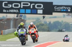 Splendide mano à mano entre Rossi et Pedrosa