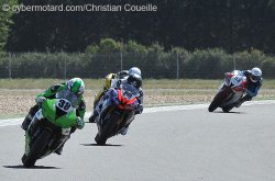 Supersport : Gregory Leblanc (Kawasaki-Pirelli) seul au monde 