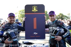 Une première pour les frères Crowe