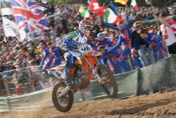 <A name="cairolimxdnlommel12">Antonio Cairoli sur le toit du Monde</A>