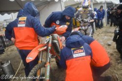 <A name="meoenduropale14">Antoine Méo a perdu l'Enduropale dans les stands</A>