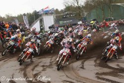 Le départ de la première manche MX2 à Valkenswaard