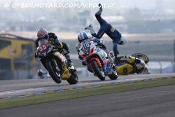 Chute d'Emeric Jonchière aux essais qualificatifs des 24H du Mans 2010, à la sortie du Dunlop