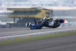 Chute d'Emeric Jonchière aux essais qualificatifs des 24H du Mans 2010, à la sortie du Dunlop