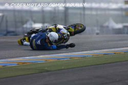 Chute d'Emeric Jonchière aux essais qualificatifs des 24H du Mans 2010, à la sortie du Dunlop