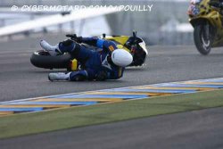 Chute d'Emeric Jonchière aux essais qualificatifs des 24H du Mans 2010, à la sortie du Dunlop