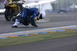 Chute d'Emeric Jonchière aux essais qualificatifs des 24H du Mans 2010, à la sortie du Dunlop