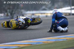 Chute d'Emeric Jonchière aux essais qualificatifs des 24H du Mans 2010, à la sortie du Dunlop