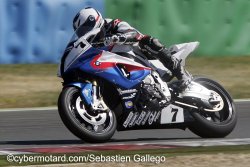 Erwan Nigon déclaré vainqueur de la course 2 Superbike.