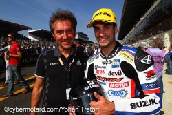 Baptiste Guittet aux cotés de son père à l' arrivée des 24 Heures 2011.