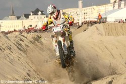 Arnaud Tonus tient parfaitement son rôle de favori