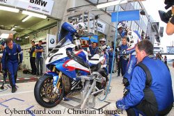 La BMW N°99 creuse l'écart sur la Kawasaki N°11