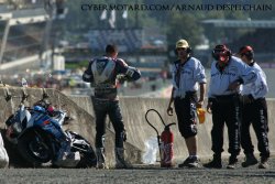 A 16h30, Cédric Tangre chute dans la courbe Dunlop.