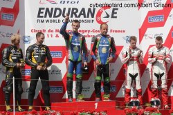 Lors de la finale du championnat Mondial side car en 2010, Gregory Cluze est sur la plus haute marche du podium aux côtés de Tim Reeves.