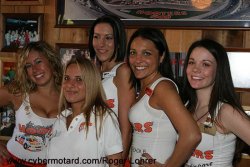 Chez Hooters