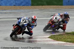 Duel sous la pluie pour la Suzuki N°1 et la Honda N°111