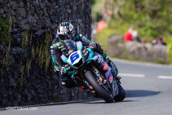Michael Dunlop rejoint la légende "Joey" son oncle