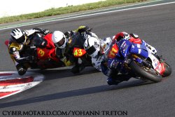 A Magny Cours, la lutte entre Jérémy Guarnoni (N°11) et Stéphane Egea (N°43) s' est malheureusement mal finie, les 2 hommes se sont accrochés ! :