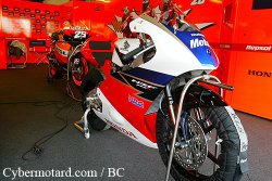 Honda dévoile la NSF 250 R, future Moto3, à Montmelo