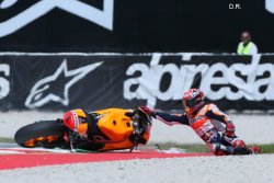 Chute de Marc Marquez !