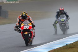 Loris Baz imperial sous la pluie