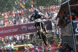 <A name="frossardvalkenswaard11">La plaque rouge pour Steven Frossard</A>