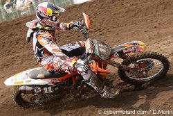 <A name="simpsonvalkenswaard10">Shaun Simpson au pied du podium</A>