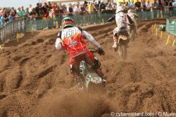 Steven Frossard rame dans les vagues de Lommel