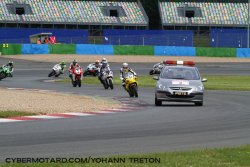 le safety car a coupé le peloton en deux groupes distincts lors de la 1ère manche FSBK à Magny Cours