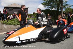 ultime concentration avant le départ de la course 1, le cœur bat un peu plus vite