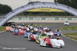 Le départ de la première course side-car à Carole