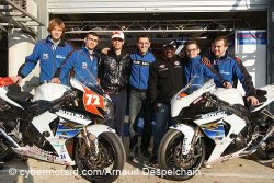 Photo de famille avec Le Junior Team et Kenan Sofuoglu.