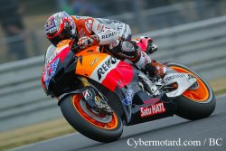 Casey Stoner joue le (petit) Mike Tyson du MotoGP