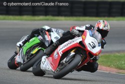 David Muscat (Ducati) aux prises avec Axel Marin (Kawasaki)