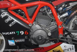 Un moteur de Ducati 796 stock