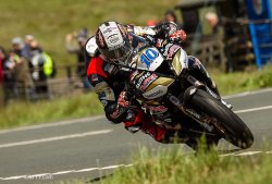 1ère victoire de Peter Hickman en supersport sur Triumph